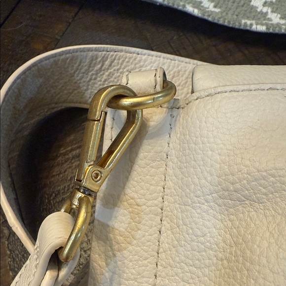 Vince Camuto Livee Leather Crossbody‎ Bag - Picture 13 of 14